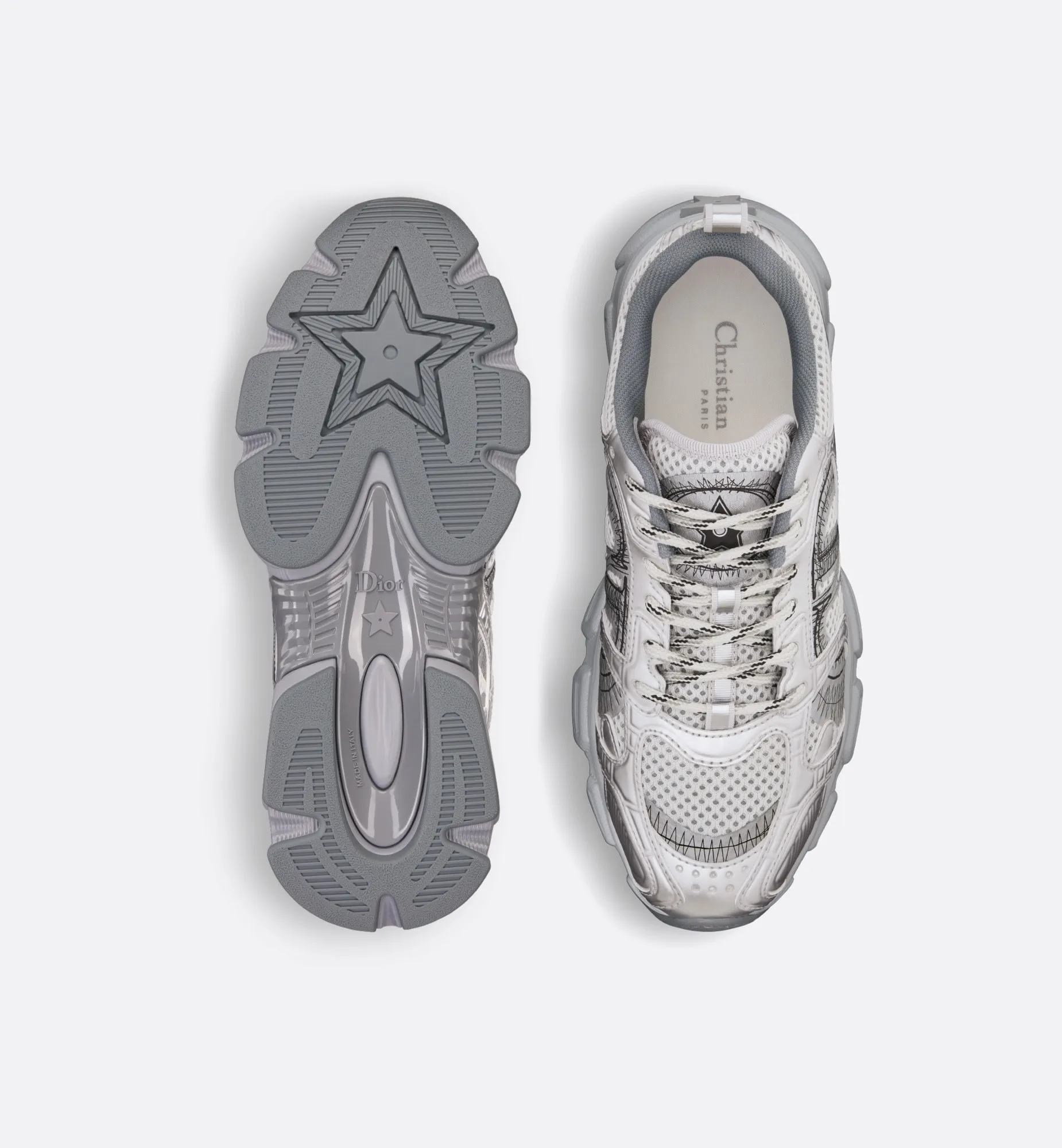 👟👟Ex-factory price 560👟👟 Dior Casual Sports Shoes Dad Shoes This new Dior Chrono sports shoe autumn ready-to-wear series reinterprets running shoes with Dior's high-end style. White and black mesh fabric with leather-effect panels, CD logo on the sides, star patch on the tongue and Dior logo on the heel, many details highlight the style. Using two-color laces, lightweight soles with star decoration, it can create a casual look all year round ▪️Size: 35-40